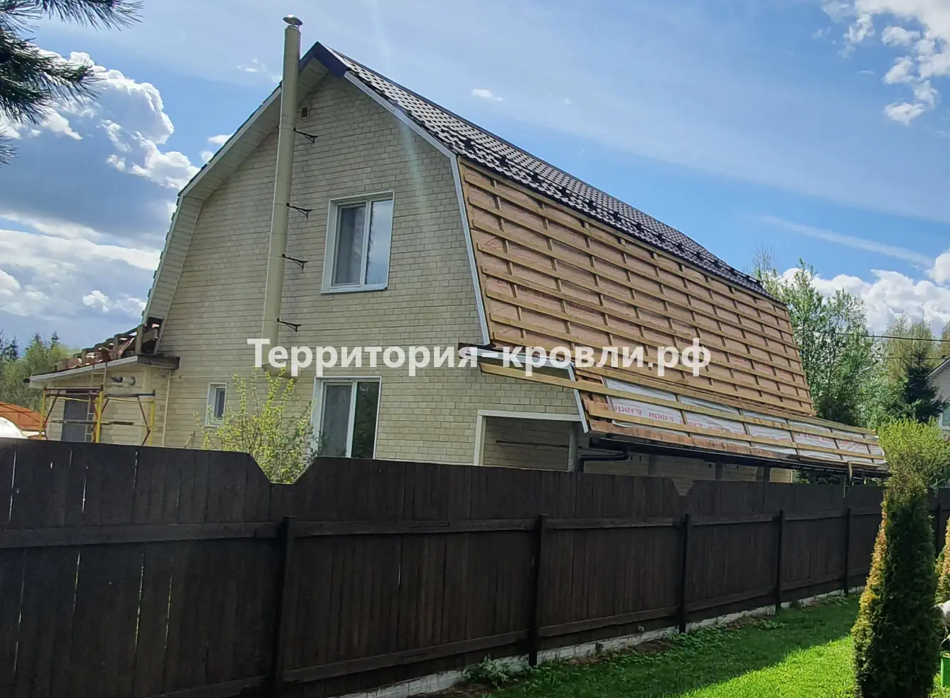 Свес крыши после кровельных работ