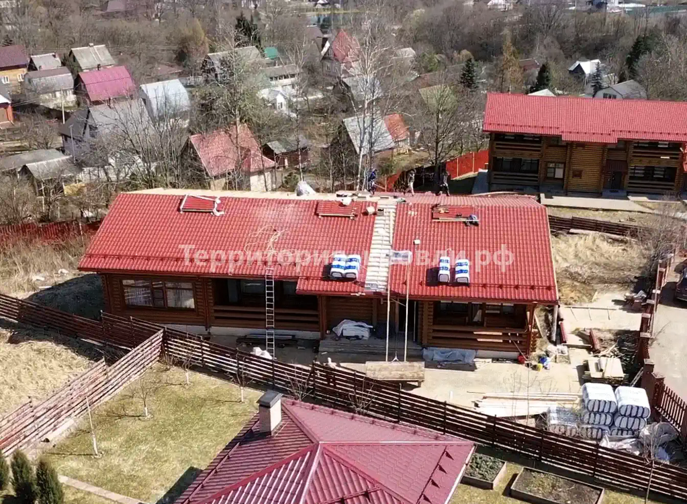 Скатная крыша дома в Яхроме после кровельных работ