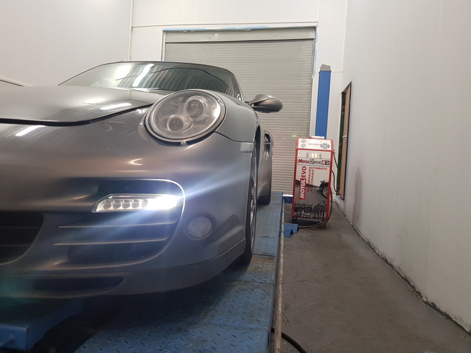 Замена масла в автоматической коробке Porsche 911 Замена масла в коробке автомат Porsche 911