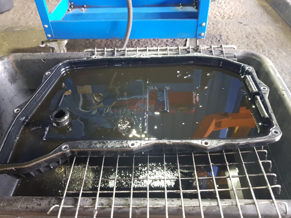 Замена масла в коробке автомат Q7 Замена масла в коробке автомат Q7