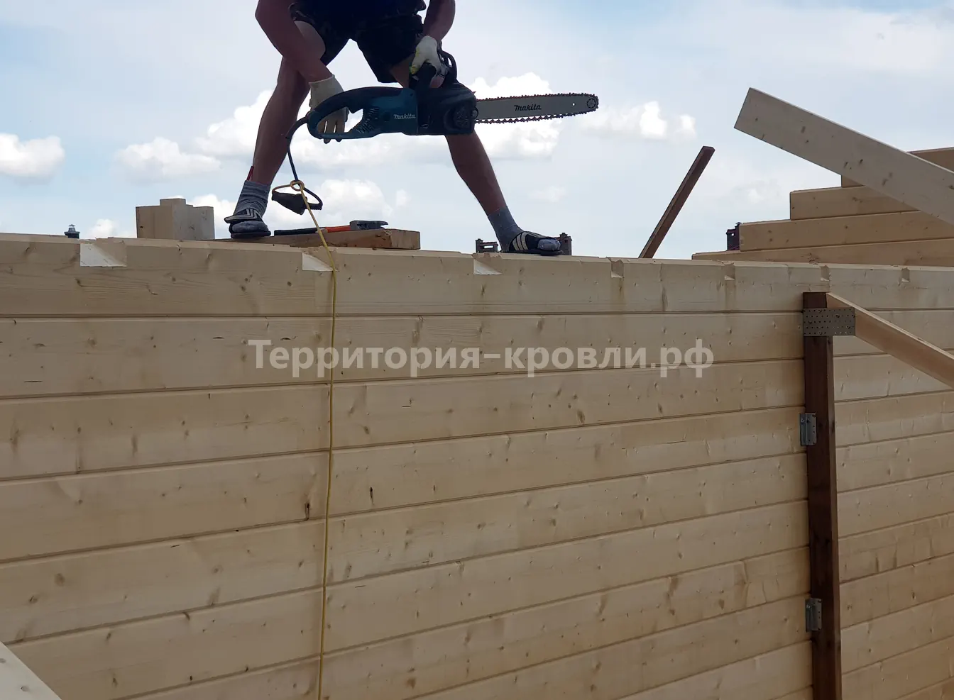 Монтаж деревянной конструкции крыши на объекте 227 квадратных метров