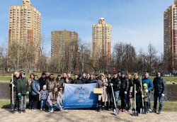 Сотрудники ФКУ «Ространсмодернизация» высадили яблоневую аллею