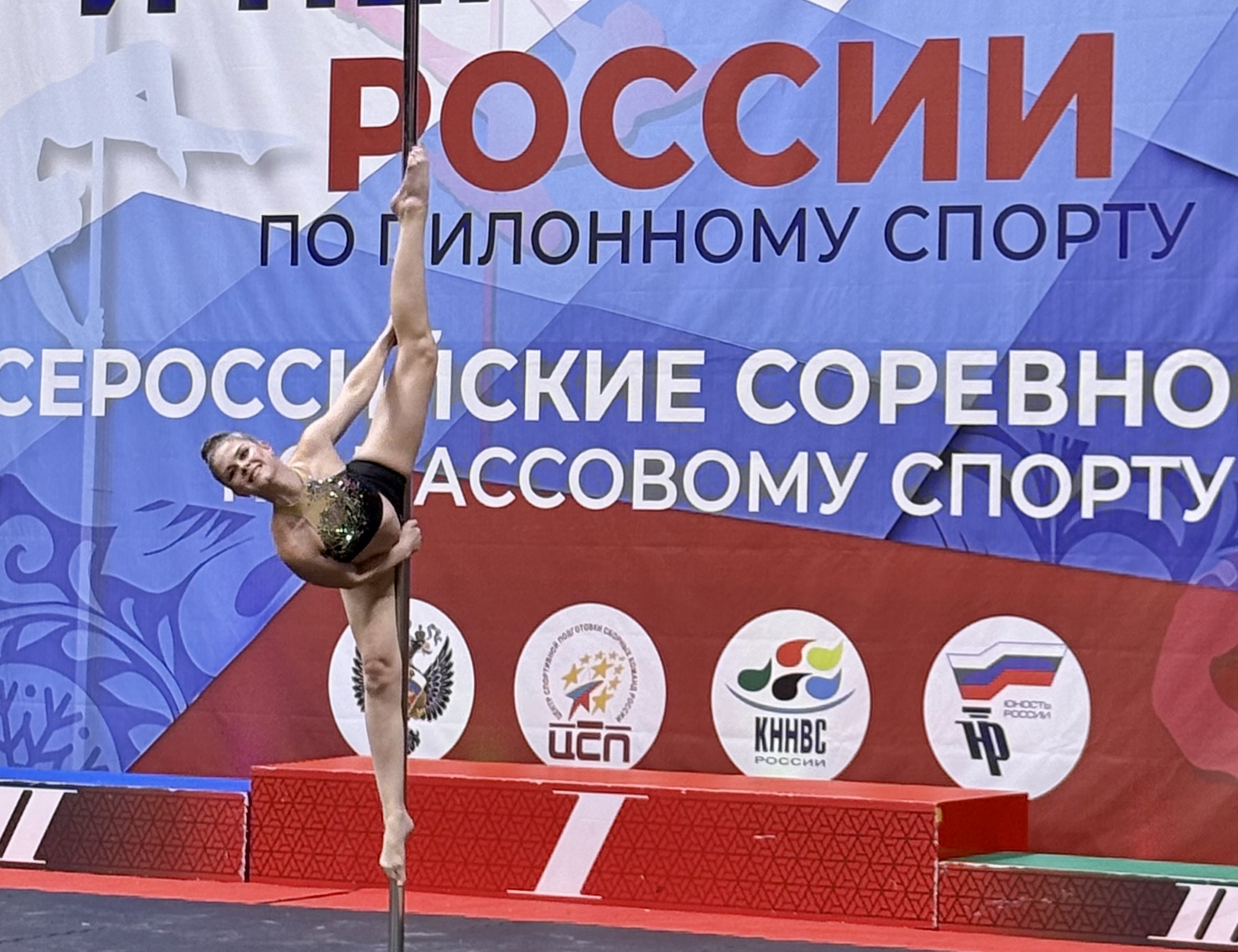 Групповое занятие pole dance
