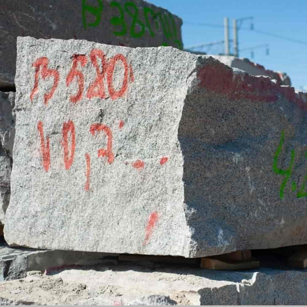 Блоки из серый гранита Возрождение Блоки из серый гранита Возрождение