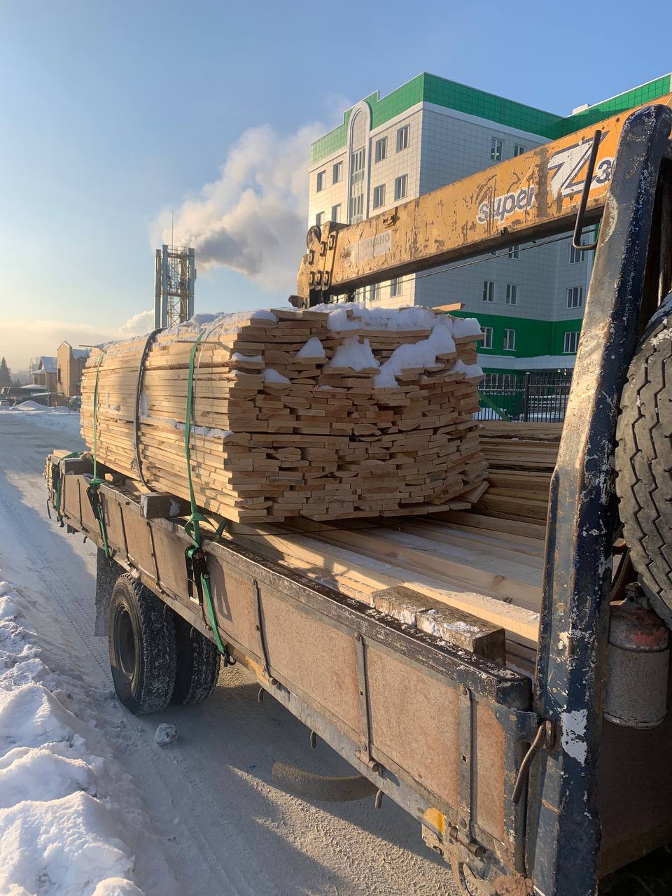Манипулятор Новосибирск Перевозка досок на самогрузе Новосибирск