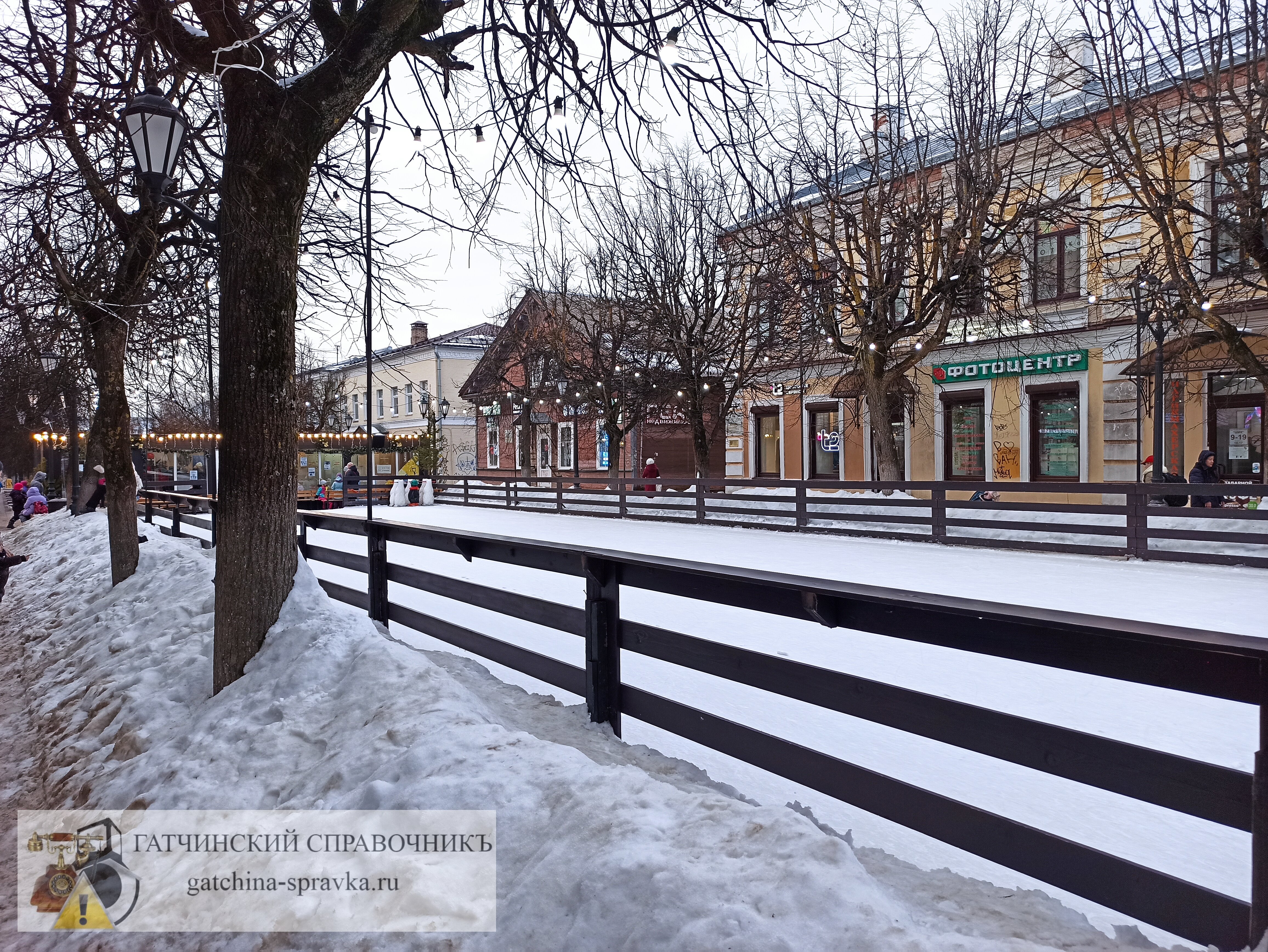 Каток на Соборной улице в Гатчине Каток на Соборной улице в Гатчине