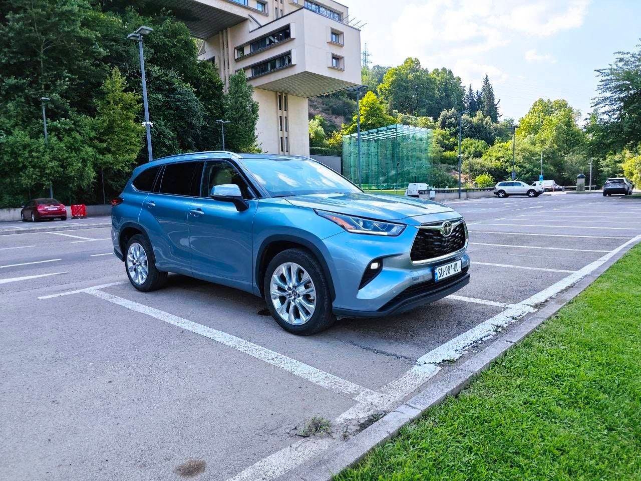 TOYOTA HIGHLANDER