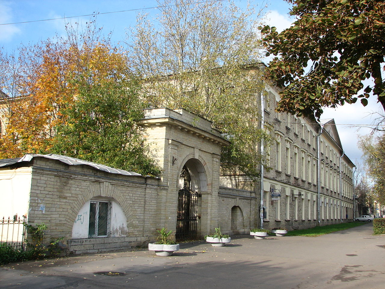 Школа 11 в Гатчине. Гатчинский Сиротский институт.