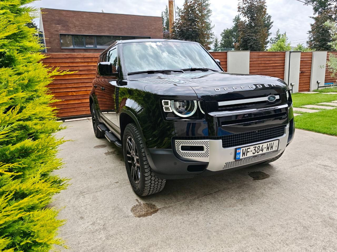 Land Rover Defender 110