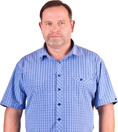 мужчина ответственный за бдд, контролер технического состояния, механик по выпуску ответственный за бдд, контролер технического состояния, механик по выпуску