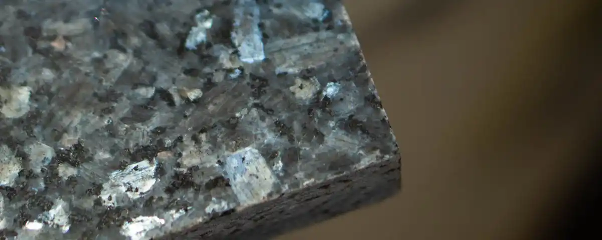 Продукция из гранита Блю перл - Blue Pearl продажа от производителя в Карелии