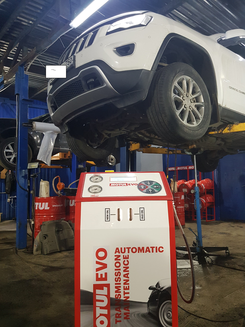Замена масла в АКПП Jeep Grand Cherokee Замена масла в АКПП Jeep Grand Cherokee