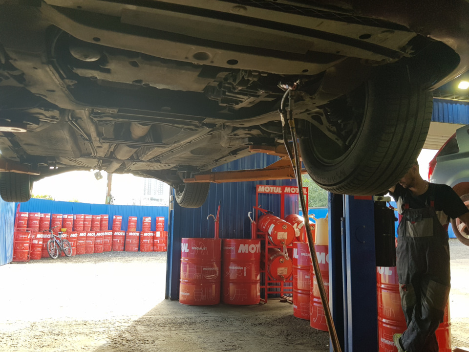 Замена масла в автоматической коробке Volvo S60 Замена масла в коробке автомат Volvo S60